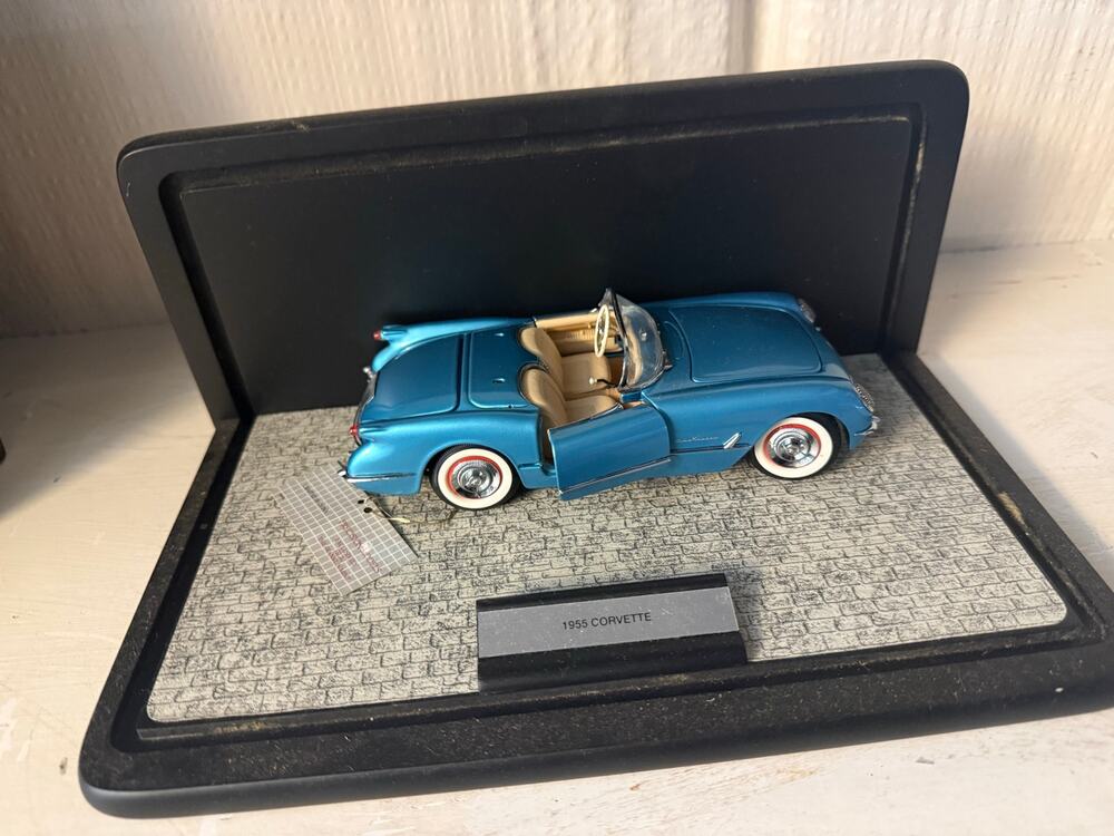 Franklin Mint 1:24 scale 1955 Chevrolet Corvette (model number B11TC54)